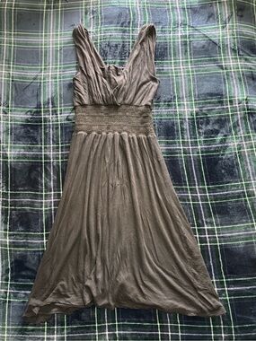 Y2K black Banana Republic flowy maxi dress w/v-neck and cinched waist.Size S